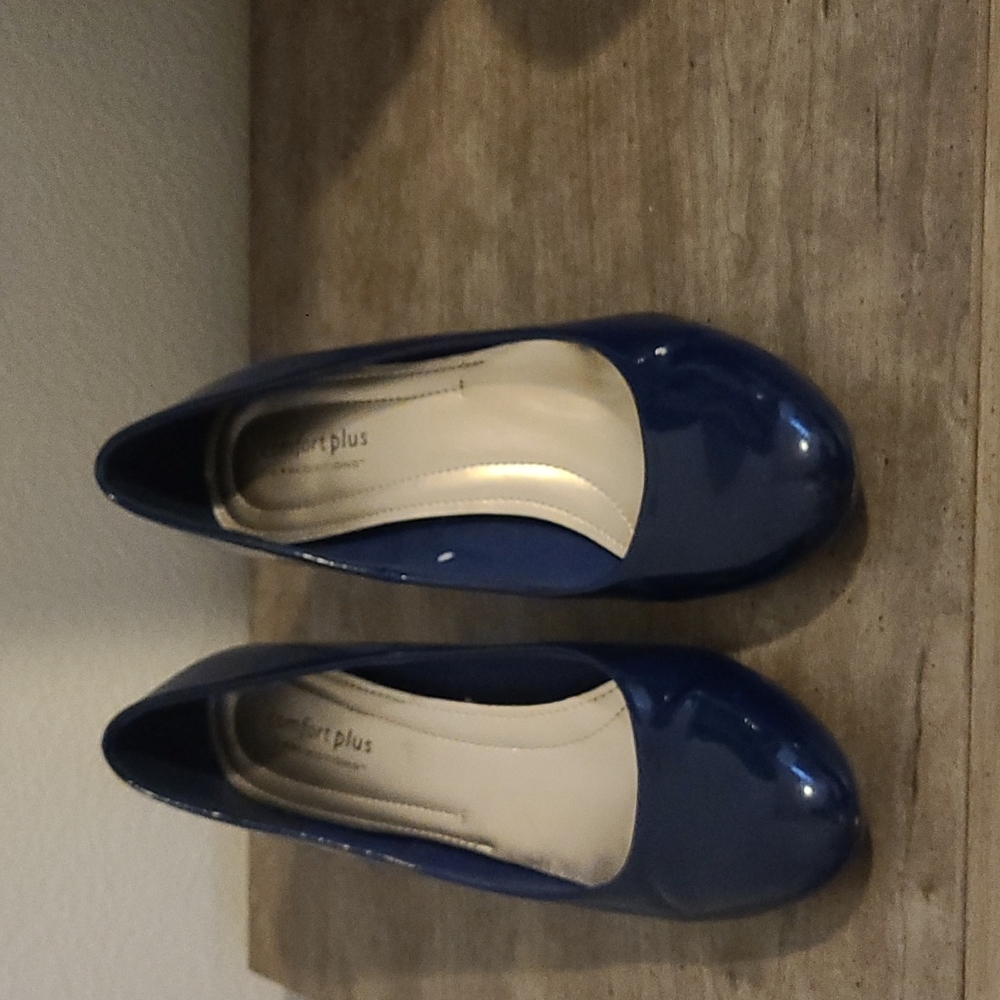 Navy heels